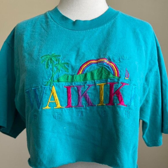 VINTAGE 90s CROPPED EMBROIDERED HAWAII WAIKIKI BEACH TEE - M - Picture 3 of 4